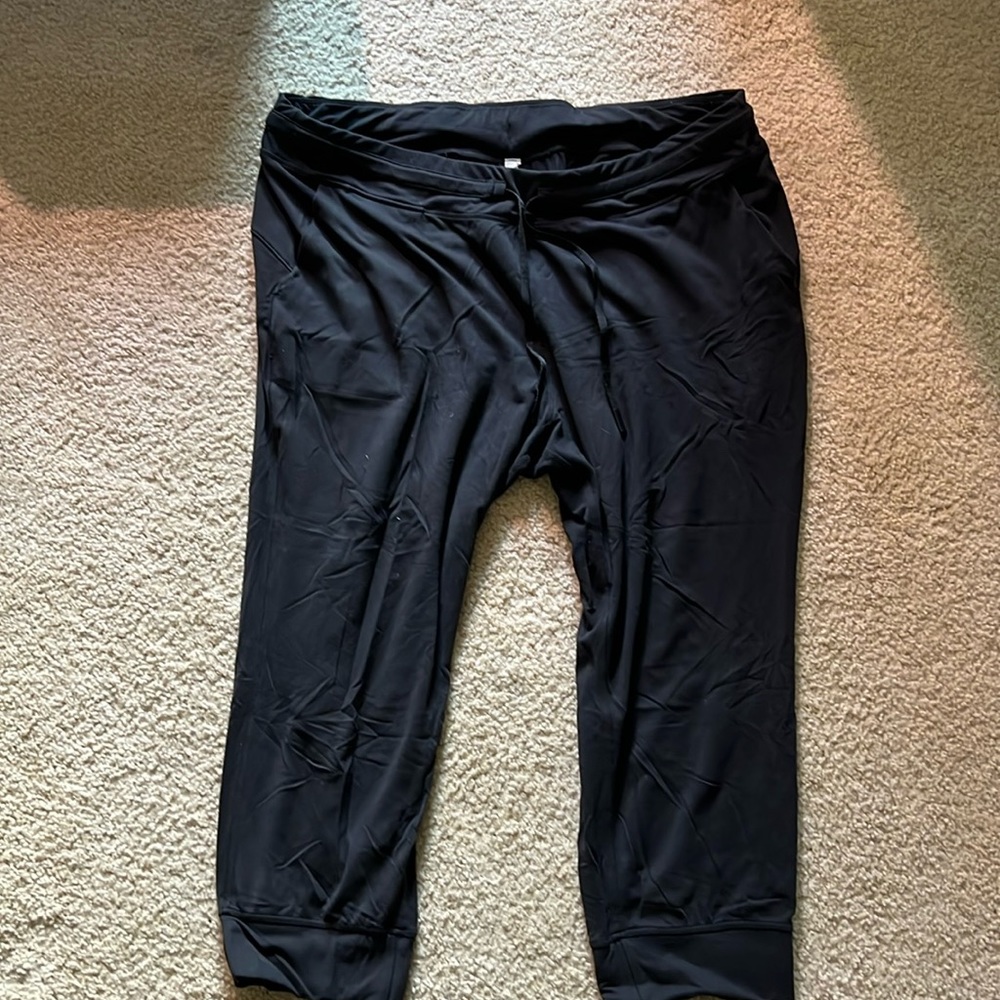 lululemon athletica Black Cropped Pants